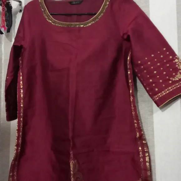 Wishful banarasi silk kurti size 8 - Picture 3 of 3